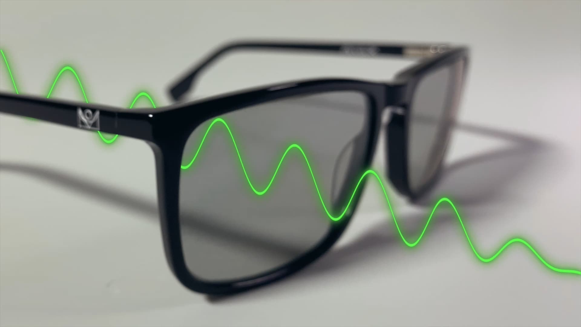 Visualization showing how Avulux migraine glasses allow soothing green light in.